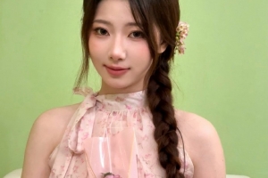 阿芙晒照：昨天收到了夏安的生日花花和蛋糕开心之